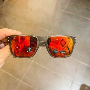 Oakley Holbrook XS Matte Grey Ink / Prizm Ruby (53)